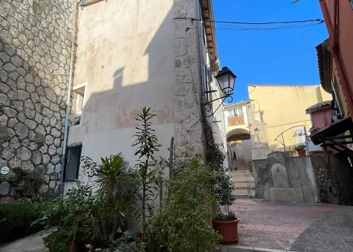 House Old Town 50m Beach&shop شقة *